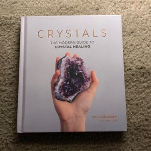 💜 “Crystals: The Modern Guide to Crystal Healing” by Yulia Van Doren